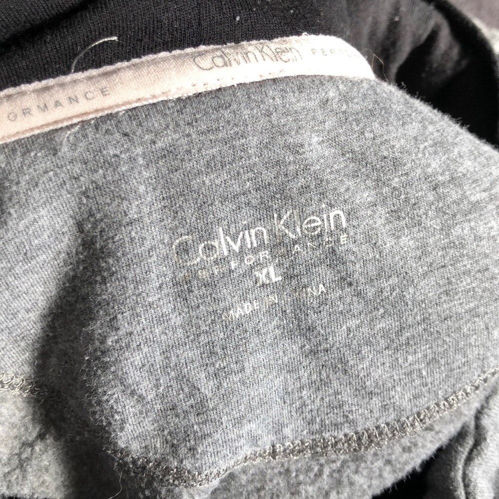 Calvin Klien sweater - Picture 3 of 3
